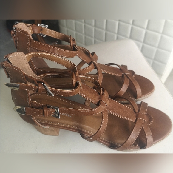 NWOT Transit sandals. Size 9. - Picture 10 of 13